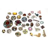 A quantity of brooches including Scottish examples, hardstone examples etc, various designs and