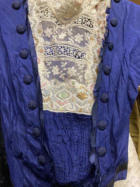 19th Century Ladies' Two Piece Costume, comprising a blue silk bodice with woven buttons to the - Image 3 of 12