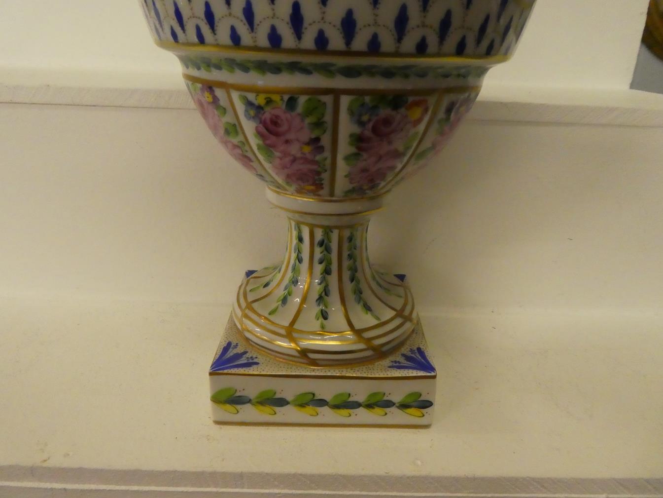 A 20th century Dresden Neo-Classical style jardiniere 22cm and rose jar 38cm, both ornamented with - Image 35 of 38