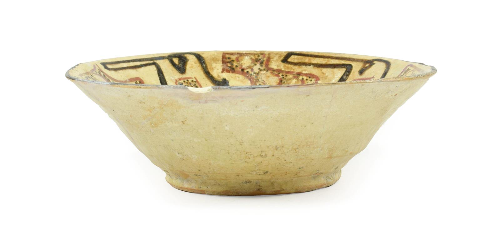 An Abbasid Painted Earthenware Bowl, probably Samarkand, 10th century, painted in manganese, red and - Bild 2 aus 2