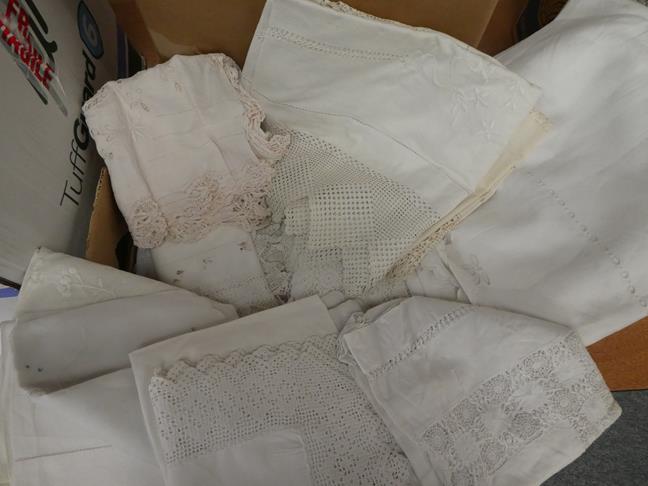 Assorted white linen cloths, cotton bed linen, table linen, linen towels, etc many with crochet - Image 12 of 16