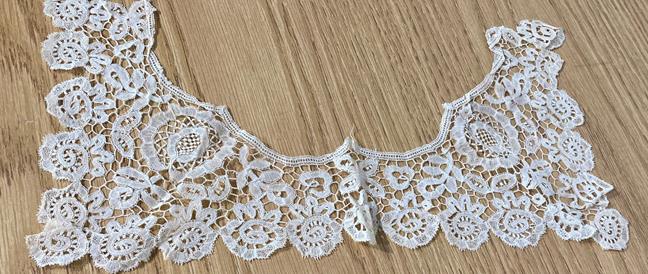 19th Century and Later Honiton Lace, comprising a square collar with scalloped inside edge; pair - Image 4 of 7