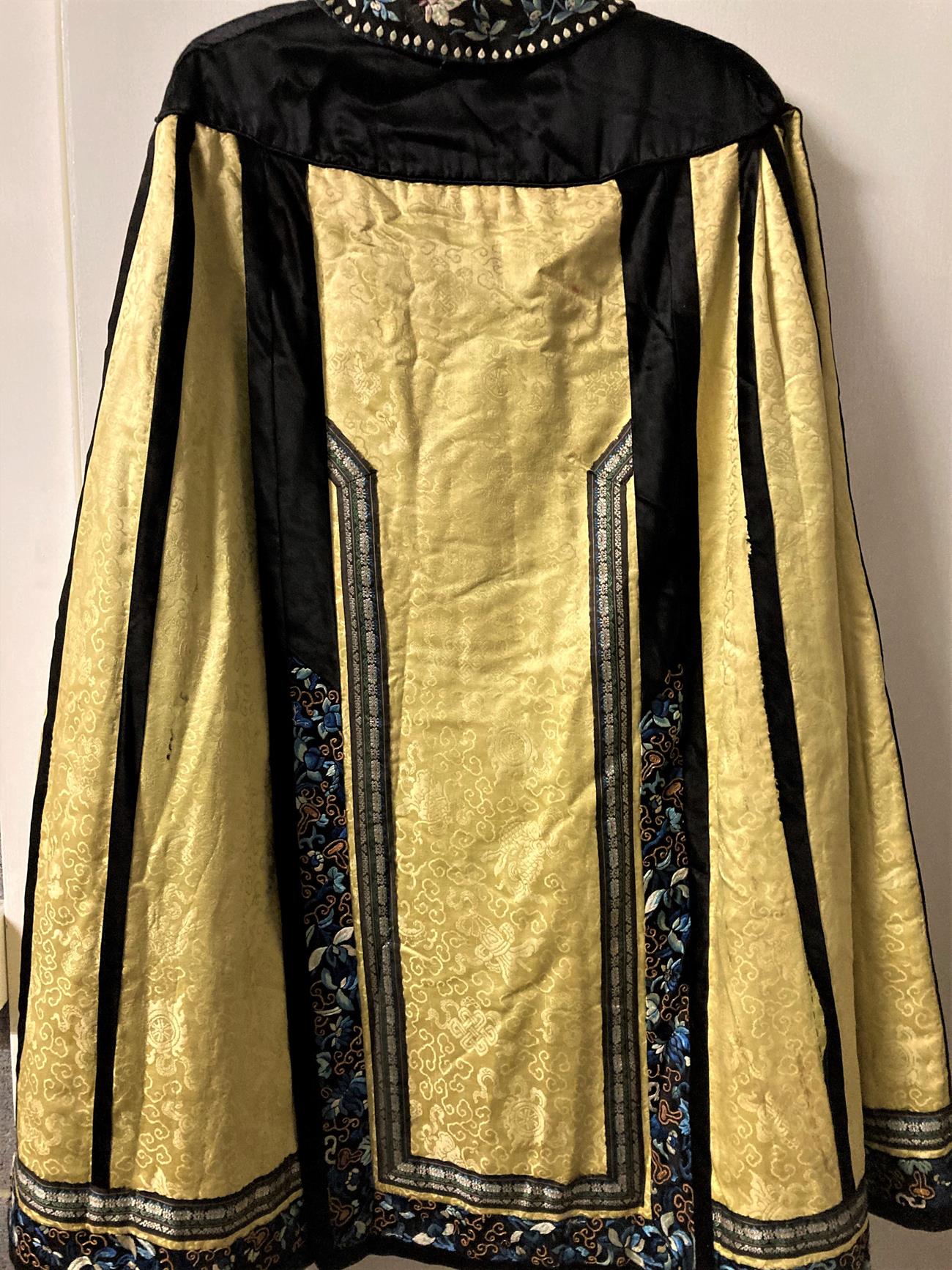 Early 20th Century Chinese Yellow Silk Brocade Cape with black silk shoulders, applied, - Image 10 of 18