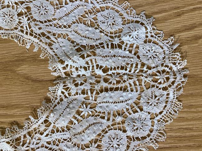 Assorted Early 20th Century Lace, including a Honiton collar and a pair of shaped cuffs, a large - Image 8 of 11