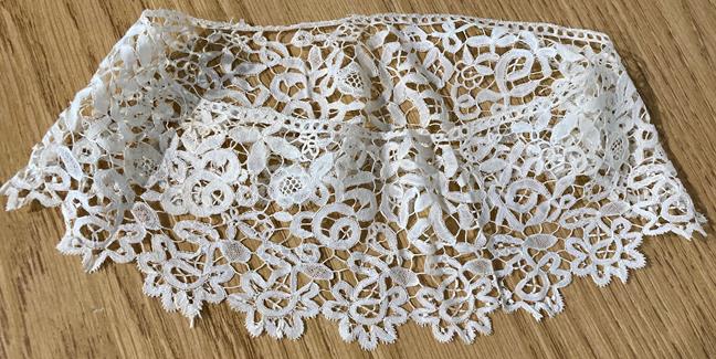 19th Century and Later Honiton Lace, comprising a square collar with scalloped inside edge; pair - Image 5 of 7