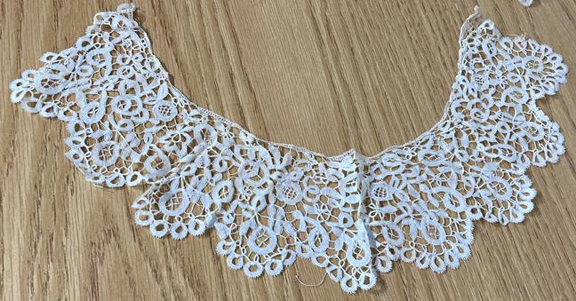 19th Century and Later Honiton Lace, comprising a square collar with scalloped inside edge; pair - Image 3 of 7