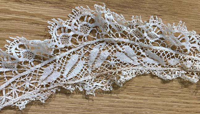 Assorted Early 20th Century Lace, including a Honiton collar and a pair of shaped cuffs, a large - Image 10 of 11