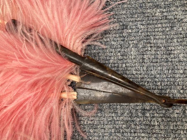 Assorted Late 19th/Early 20th Century Ostrich Feathers and Fans, comprising a white feather fan on - Image 4 of 13