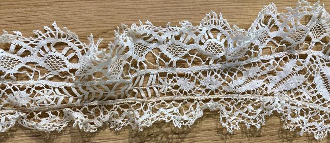 Assorted Early 20th Century Lace, including a Honiton collar and a pair of shaped cuffs, a large - Image 11 of 11