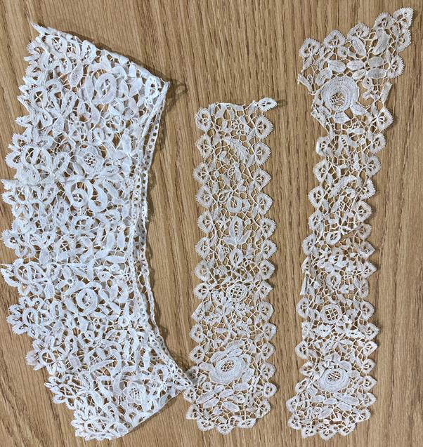 19th Century and Later Honiton Lace, comprising a square collar with scalloped inside edge; pair - Image 6 of 7