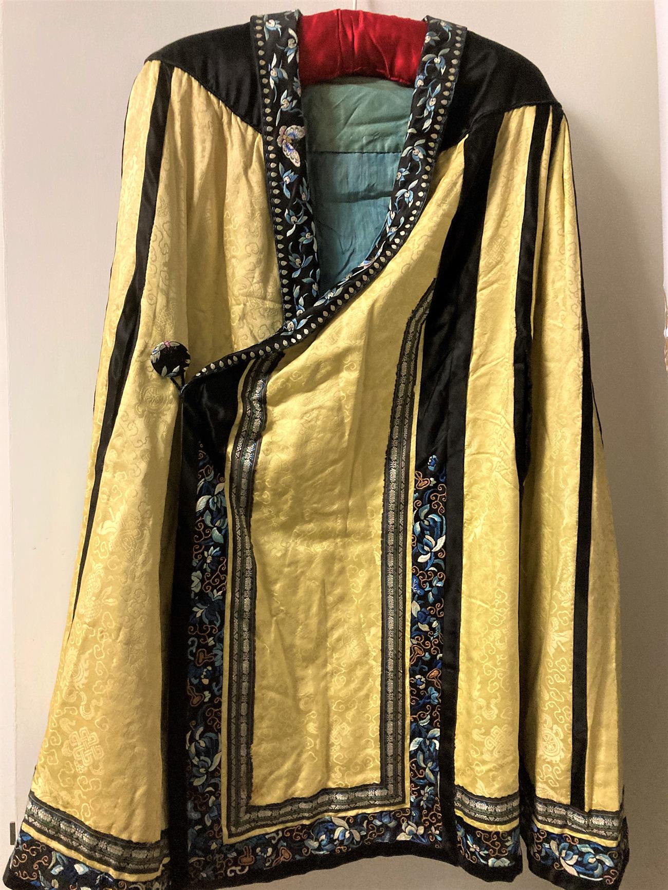 Early 20th Century Chinese Yellow Silk Brocade Cape with black silk shoulders, applied, - Image 2 of 18