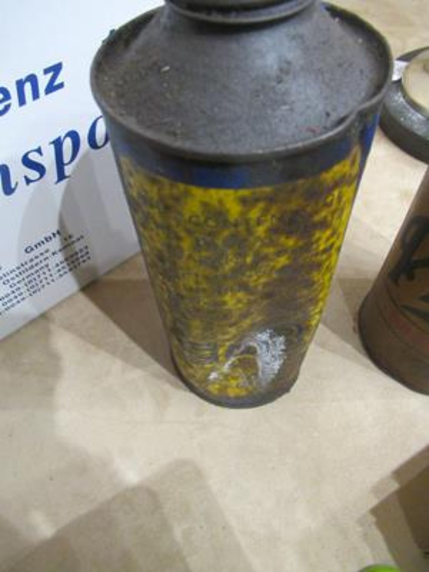 ~ Six Vintage Under-Bonnet Cylindrical Oil Cans, to including Pratts, Falcon, Duckhams, Mobil Oil ( - Image 3 of 13