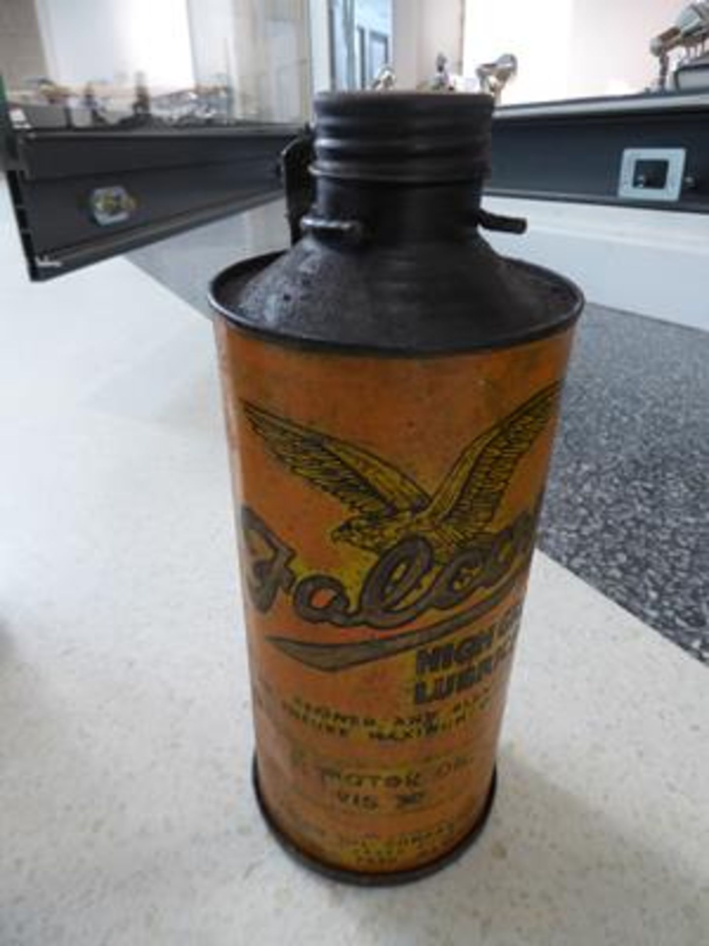 ~ Six Vintage Under-Bonnet Cylindrical Oil Cans, to including Pratts, Falcon, Duckhams, Mobil Oil ( - Image 9 of 13