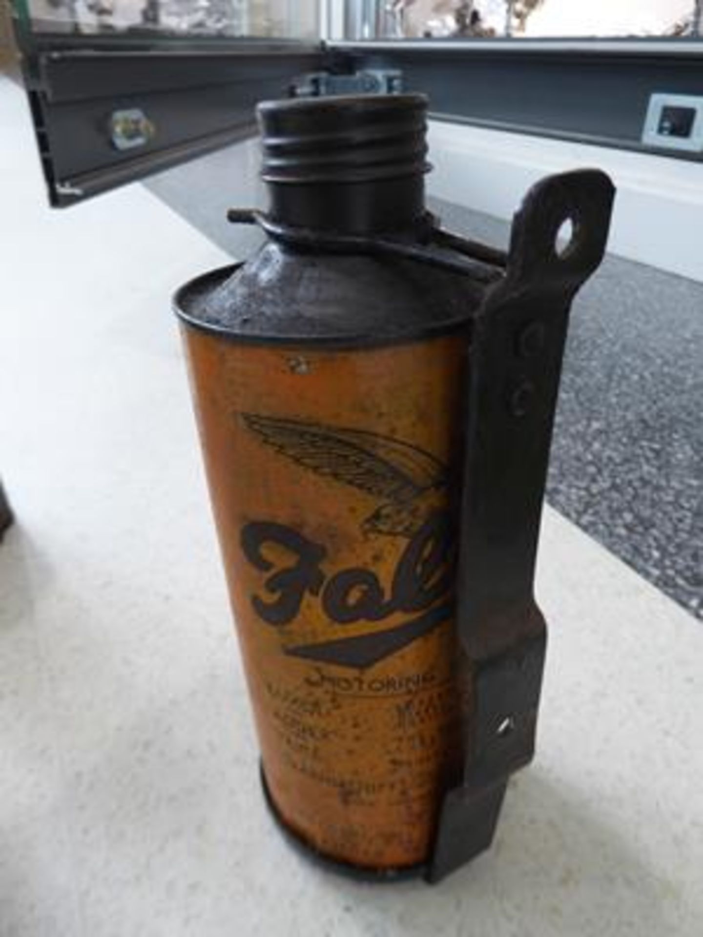 ~ Six Vintage Under-Bonnet Cylindrical Oil Cans, to including Pratts, Falcon, Duckhams, Mobil Oil ( - Image 8 of 13