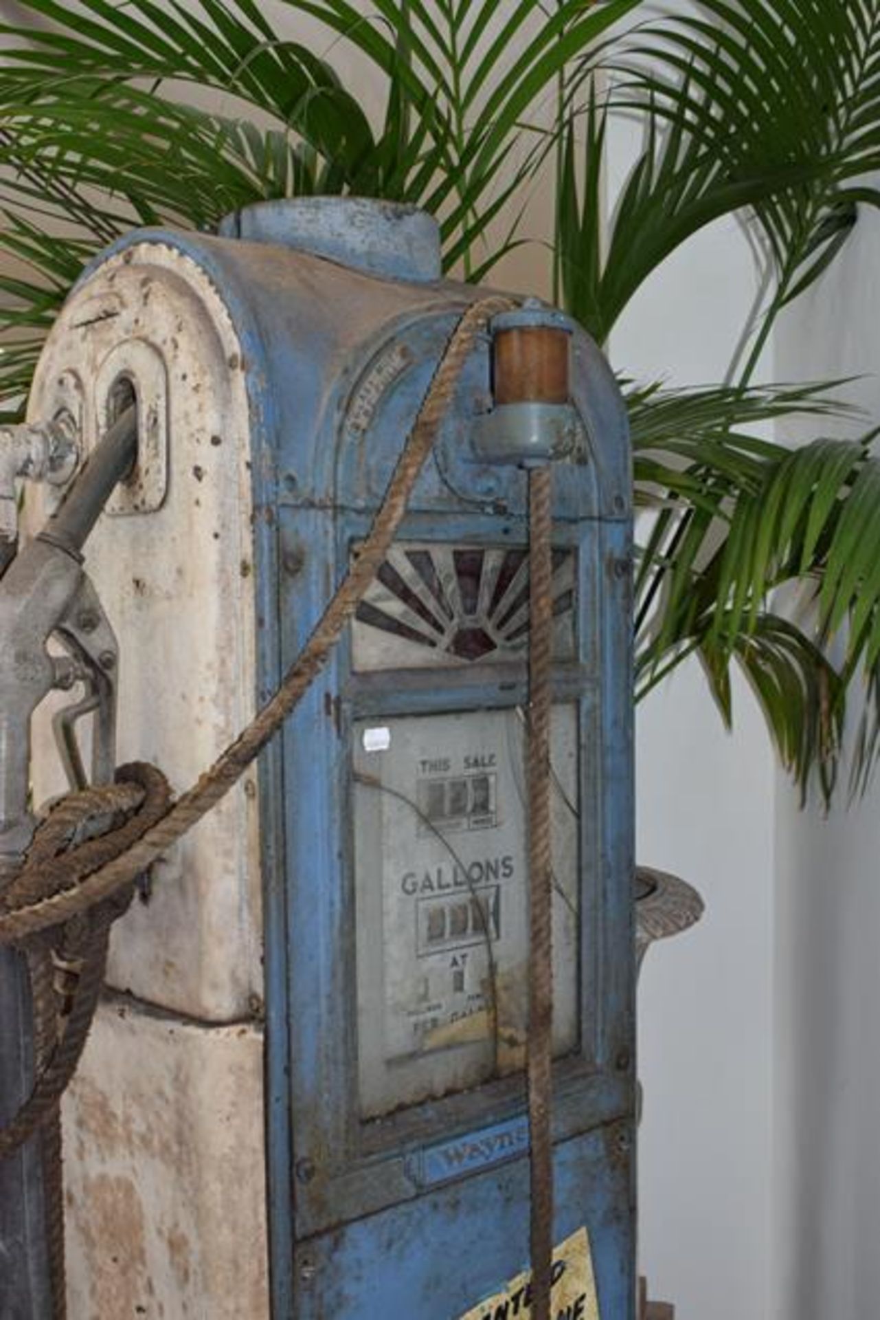 ~ A 1930's Wayne Free-Standing Forecourt Petrol Pump Dispenser, complete with rubber hose and - Image 3 of 3