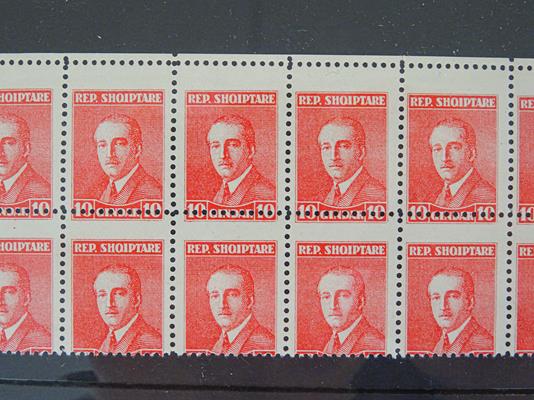 Albania, 1925 President Zogu 10q rose-red, perf 111/2 (SG.196a), mint never hinged block of twenty - Image 2 of 2