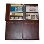 Great Britain, highly complete run of presentation packs from 1992-2008 in three binders. Face value
