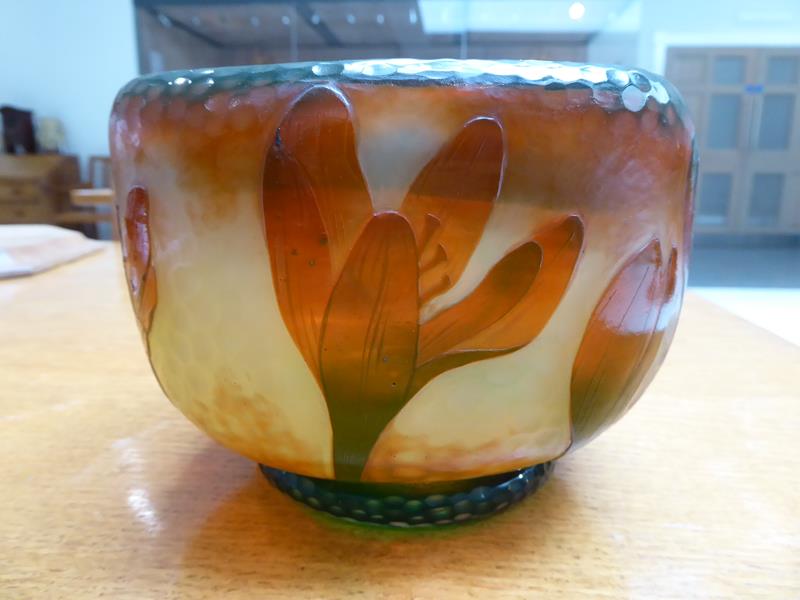 A Daum Nancy Cameo Glass Vase, circa 1900, folded over rim, cut with crocus in amber on a martelé - Image 5 of 12