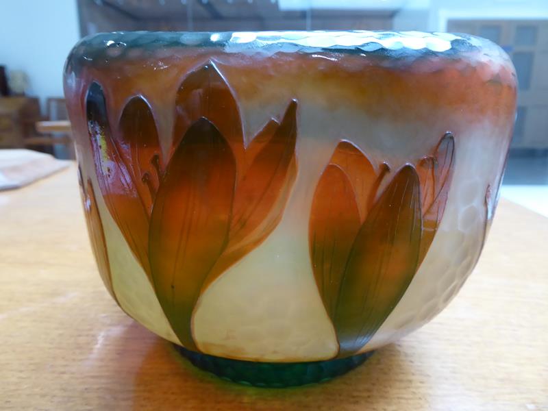 A Daum Nancy Cameo Glass Vase, circa 1900, folded over rim, cut with crocus in amber on a martelé - Image 6 of 12