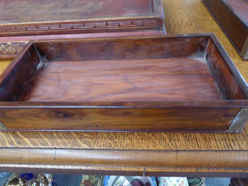 A 19th century Chinese rosewood three-tier picnic basket; together with a Chinese painted stand (2) - Image 6 of 15