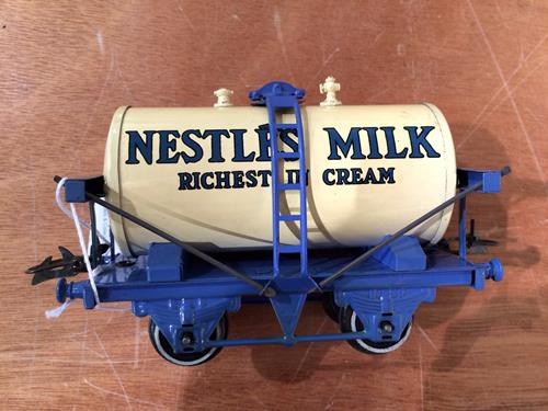 Hornby Series O Gauge Milk Tank Wagon Nestles Milk blue chassis (E box G) - Image 2 of 6