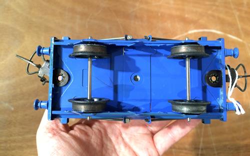 Hornby Series O Gauge Milk Tank Wagon Nestles Milk blue chassis (E box G) - Image 6 of 6