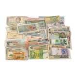 A Collection of 850+ Foreign Banknotes, wide range of denominations & countries including: Mexico,