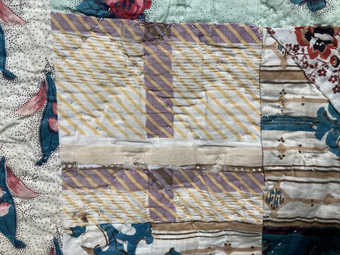 Mid 19th Century Patchwork Quilt, with a central patched square, alternating frames of solid - Image 6 of 10