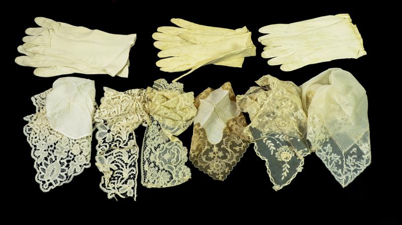 Assorted Early 20th Century Lace and Costume Accessories, comprising a lace collar with scalloped - Image 2 of 3