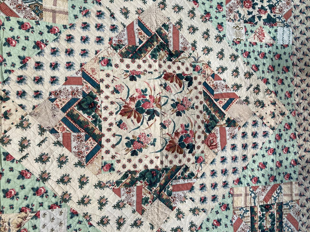 Mid 19th Century Patchwork Quilt, with a central patched square, alternating frames of solid - Image 4 of 10