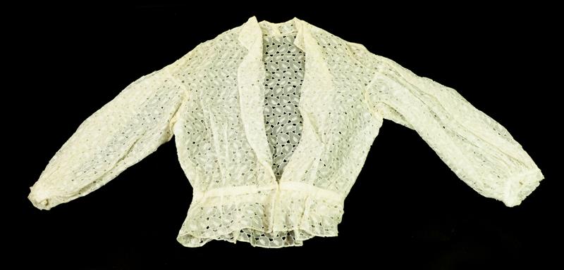 Assorted Early 20th Century Lace and Costume Accessories, comprising a lace collar with scalloped