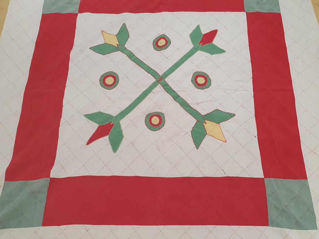 Late 19th Century/Early 20th Century Folk Art Quilt, with appliqued centre of crossed lilies - Image 9 of 15