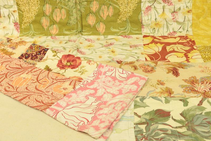 Art Nouveau Cotton Patchwork Bed Cover, incorporating large patches of stylised Art Nouveau floral - Image 3 of 3