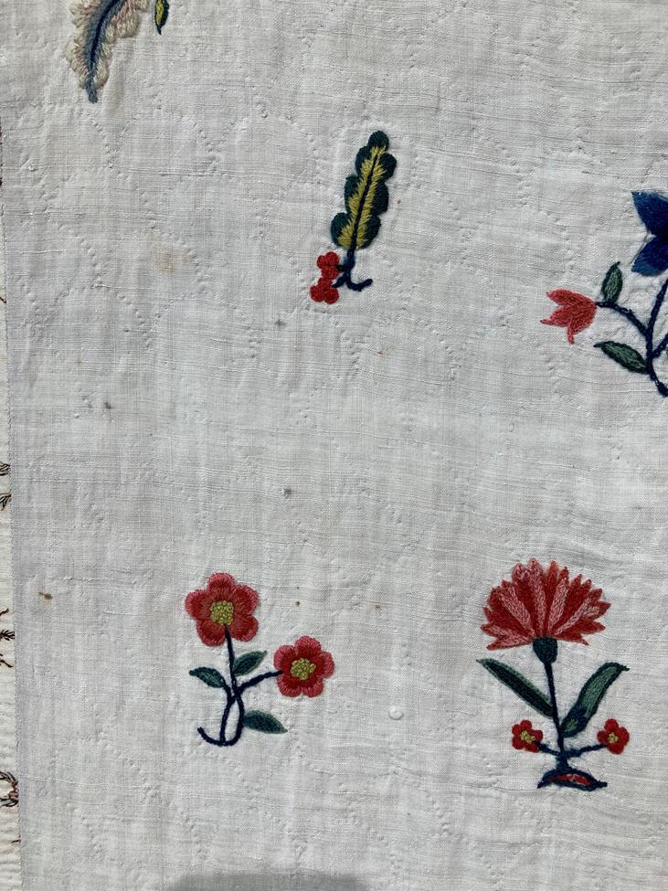 An Exceptional Early 19th Century Patchwork Quilt, with a central panel embroidered with fine wool - Image 47 of 80