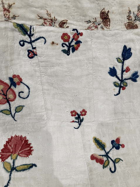 An Exceptional Early 19th Century Patchwork Quilt, with a central panel embroidered with fine wool - Image 22 of 80