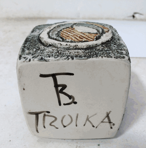 Two Troika pottery marmalade jars by Hilary Cox and Teo Bernatowitz, together with a Troika cube - Image 3 of 7