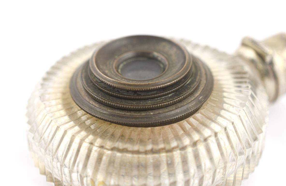 A 19th Century Metal-Mounted Scent-Bottle cum Spy-Glass, the fluted glass body of ring-form, - Image 2 of 7