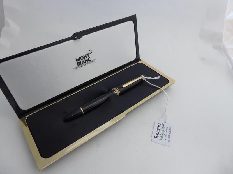 A Montblank Meisterstuck No 146 Fountain Pen, Numbered IH1067300, the black resin barrel with gilt - Image 3 of 8