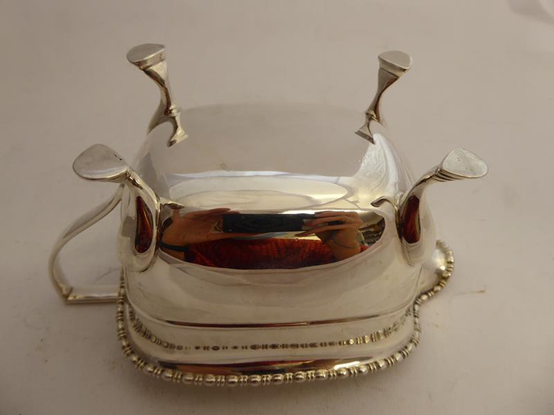 A Three-Piece George V Silver Tea-Service, by Fenton Brothers Ltd., Sheffield, 1910, each piece - Image 4 of 30