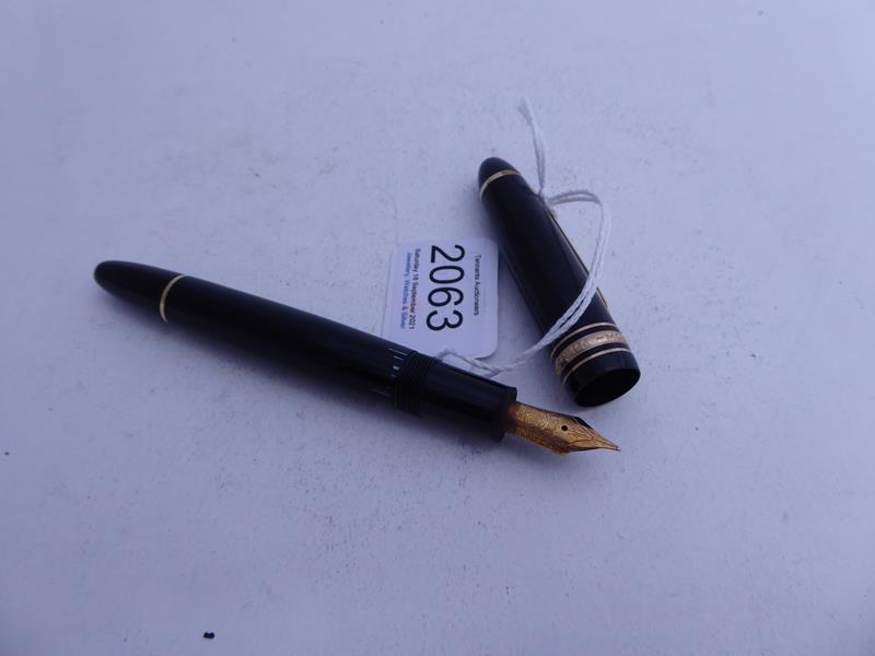 A Montblank Meisterstuck No 146 Fountain Pen, Numbered IH1067300, the black resin barrel with gilt - Image 5 of 8