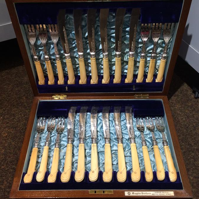 A Cased Set of Victorian Silver-Mounted Ivory Fish knives and forks, by Mappin and Webb, each with - Image 2 of 21