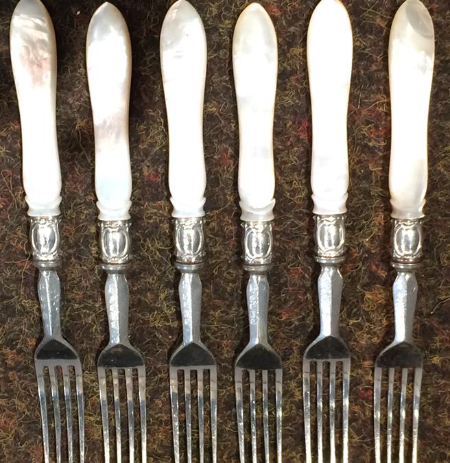 A Cased Set of Victorian Silver-Mounted Ivory Fish knives and forks, by Mappin and Webb, each with - Image 17 of 21