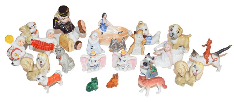 Two trays of assorted circa 1930's and later pottery miniature figures, Banzo figures, souvenir of - Image 2 of 3