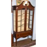 An Edwardian inlaid mahogany two door display cabinet (with key)