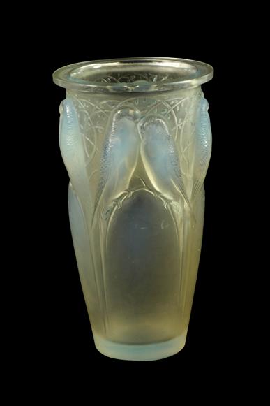 René Lalique (French, 1860-1945): An Opalescent, Stained and Frosted Ceylan No.905 Glass Vase, of - Image 4 of 7