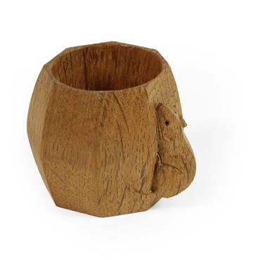 Workshop of Robert Mouseman Thompson (Kilburn): An English Oak Ashtray, of standard rectangular - Image 4 of 6