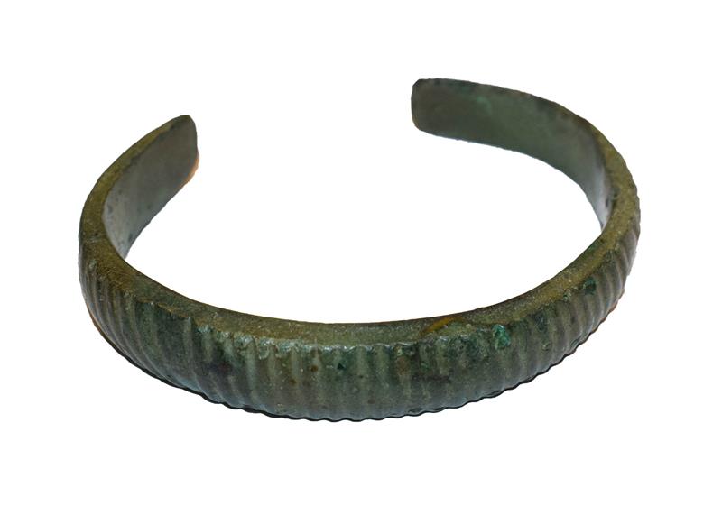 A Roman bronze torque bangle with reeded decoration, 8cm wide