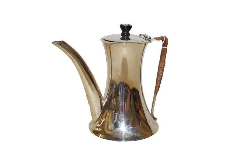 A George V silver coffee pot by Ernest Druiff and Co. Birmingham 1920, centrally waisted