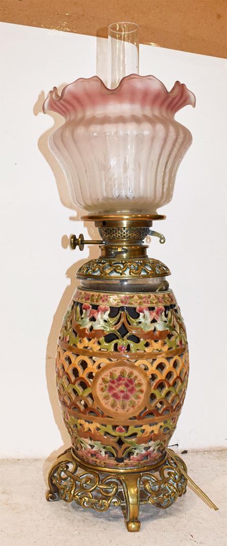 A reticulated pottery based oil lamp, probably Zsolnay, a cut glass table lamp, a large lamp with - Image 5 of 12