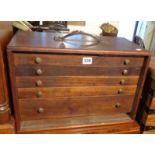 Portable collector's chest of 5 drawers